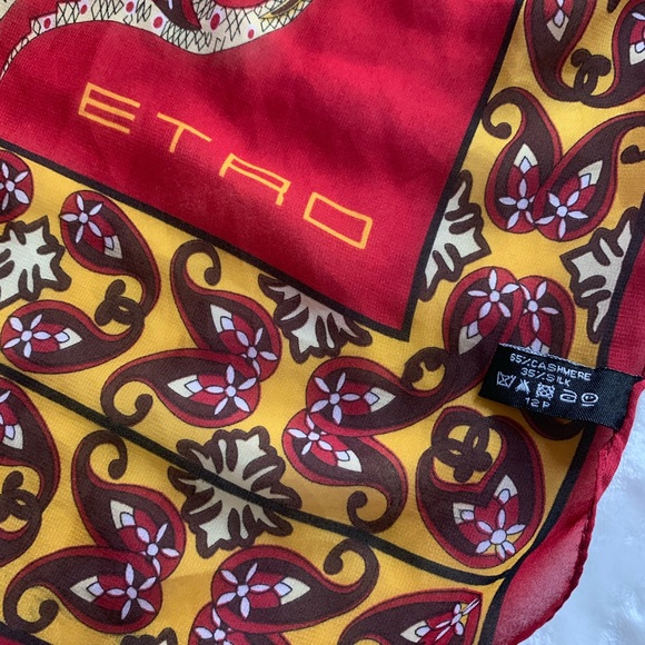 ••SOLD•• ETRO beautiful cashmere/silk scarf - Picture 5 of 7